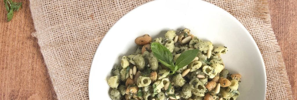 Coditos tricolor con pesto