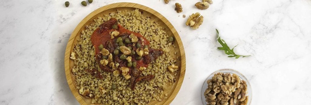 Bulgur con quinoa, sésamo y tomate