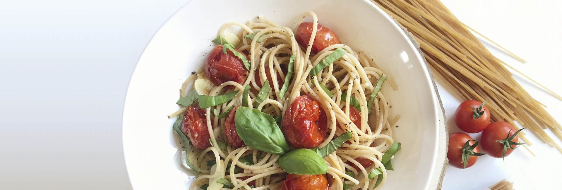 Espaguetis integrales con tomate y orégano