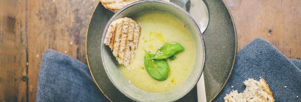 CREMA DE CALABACIN Y PUERROS con UN TOQUE DE ALMENDRAS