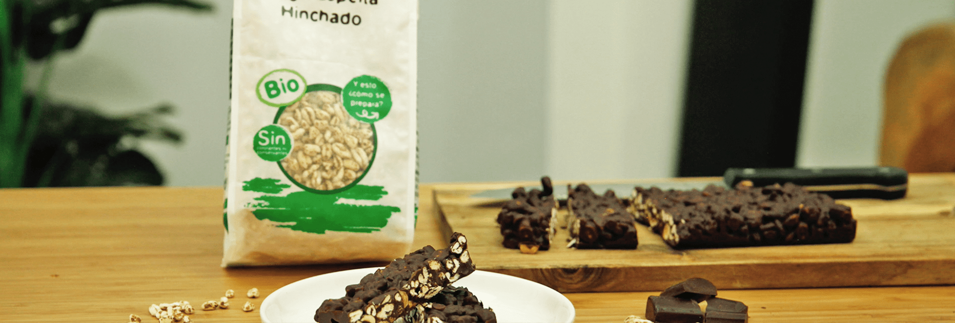 Turrón de espelta hinchada y chocolate