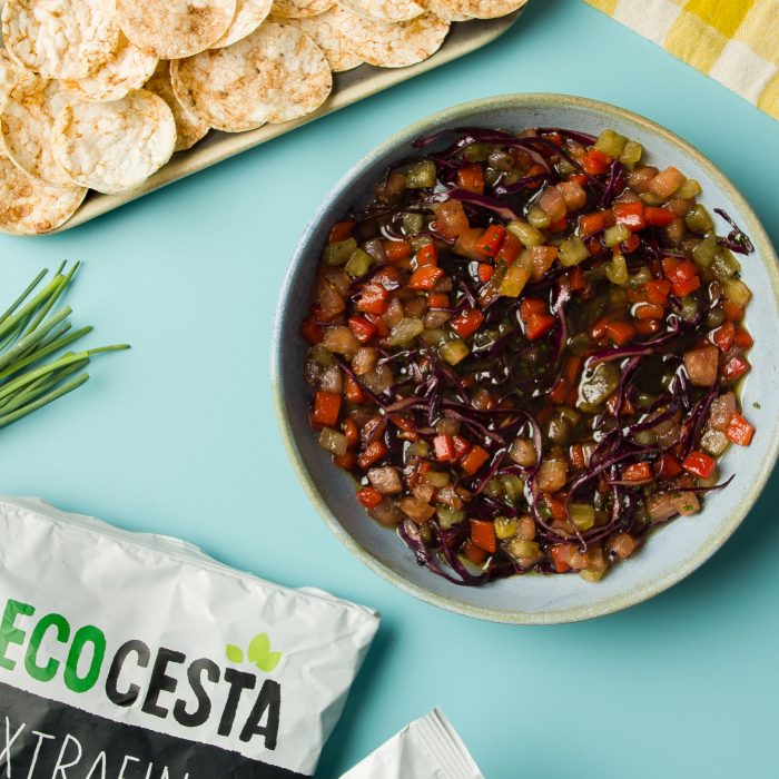 Tartar de pimiento asado y repollo con tortitas extrafinas