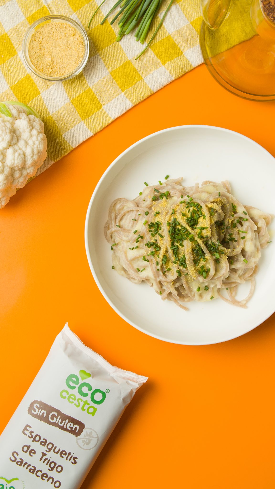 Espaguetis de trigo sarraceno con crema de coliflor
