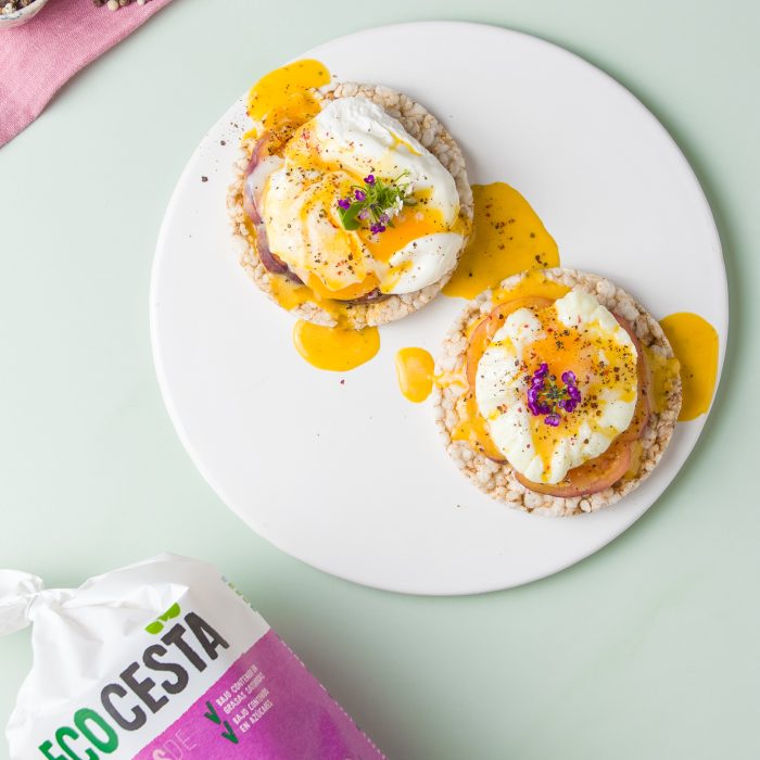 Huevos benedictinos con tomate