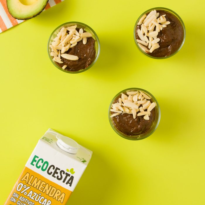 Mousse de aguacate y chocolate con Bebida Vegetal de Almendra