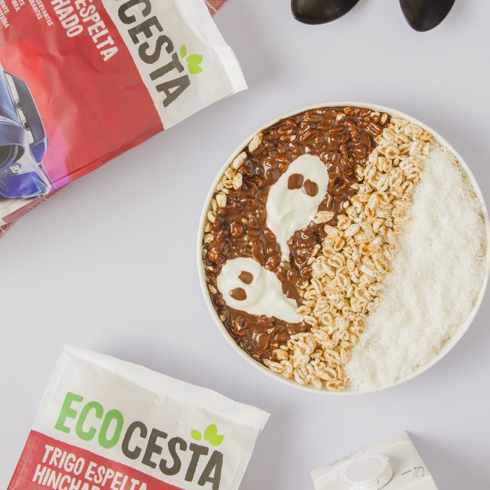 Cereales con copos de coco y cacao